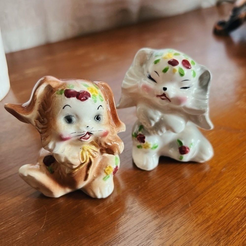 1950s Vintage Norcrest Floral Bunny Rabbit Shakers